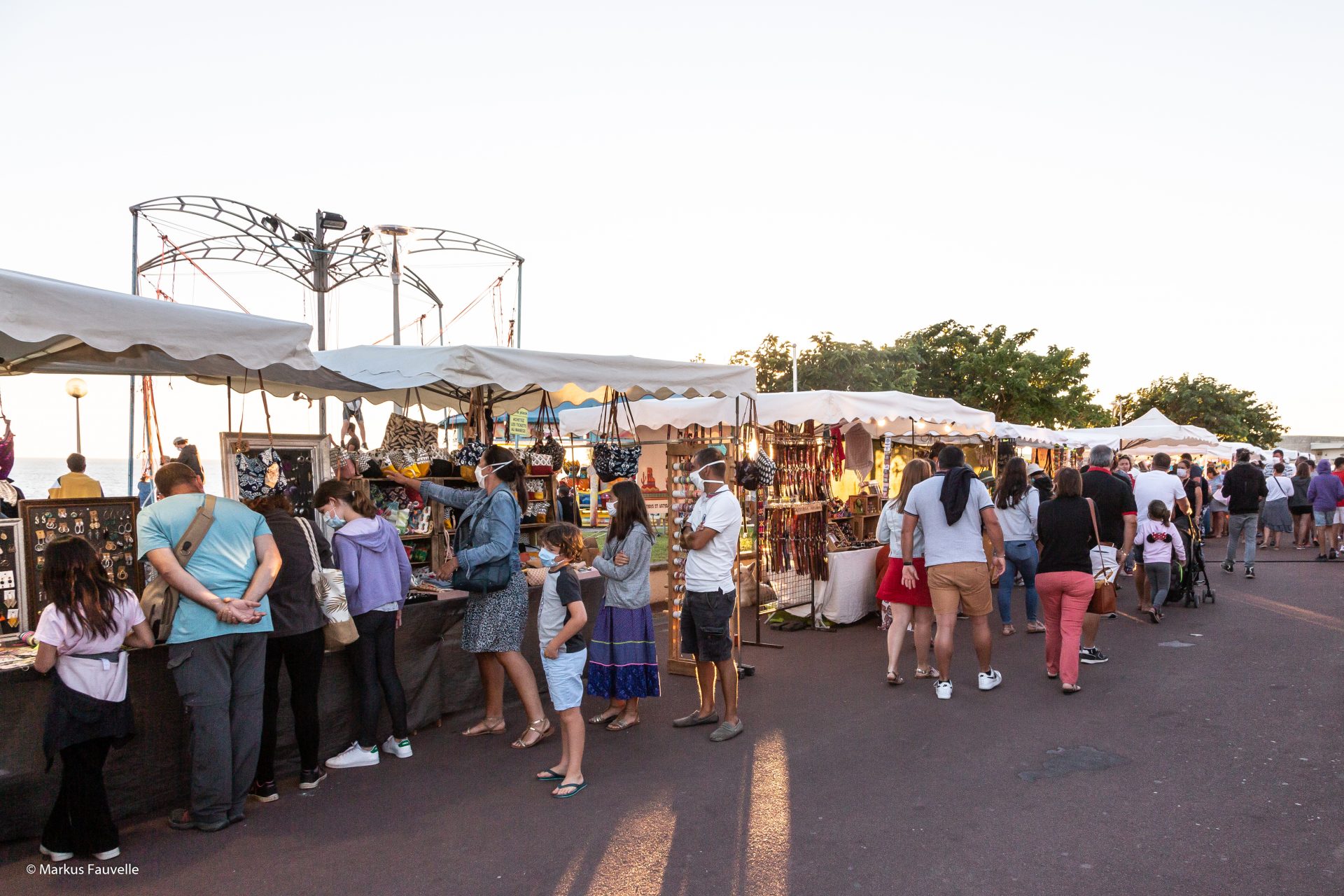 Marché nocturne à la Grande Côte - (c) Markus Fauvelle